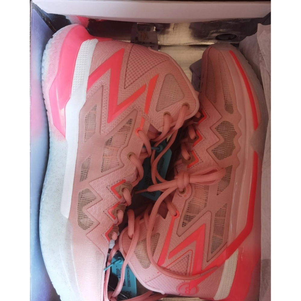 Sneakers - Picture 2 of 5